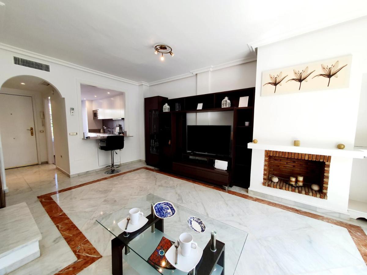 Lomas De Cabopino House Apartment Marbella Exterior photo